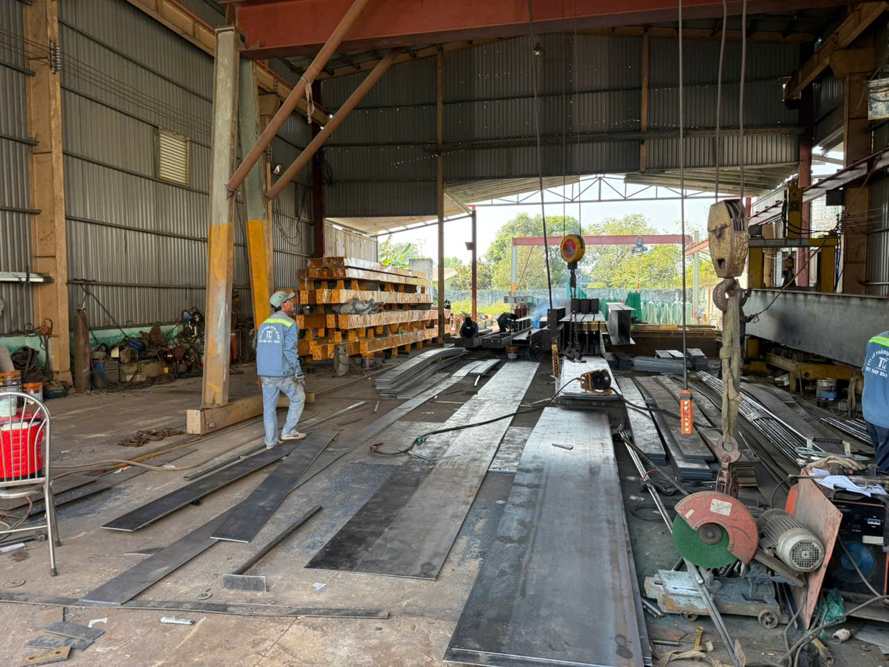 Thân Thiện Với Môi Trường và An Toàn Lao Động